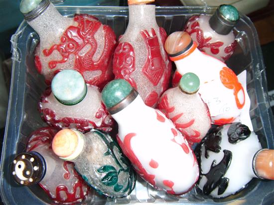 Ten Chinese overlaid glass snuff bottles, 19th/20th century